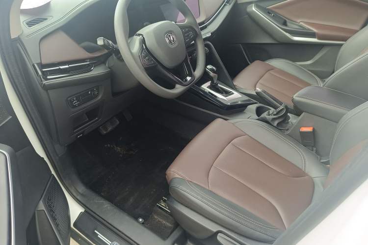 Used CHANGAN CS15 2019 1.5L Automatic Entry Model China V Standard Interior 3