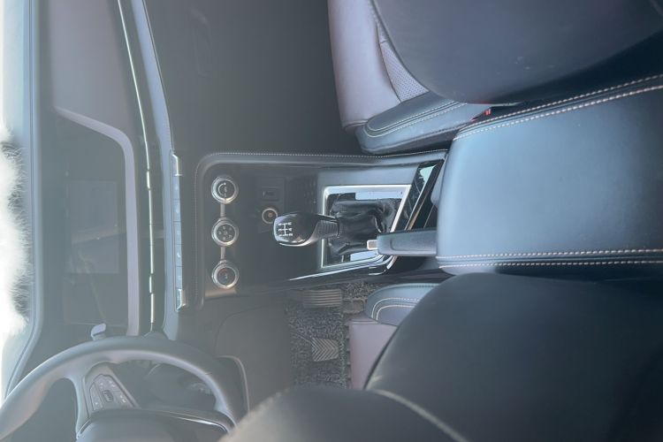 Used CHANGAN CS15 2019 1.5L Manual Entry-Level Version China VI Standard Interior 3
