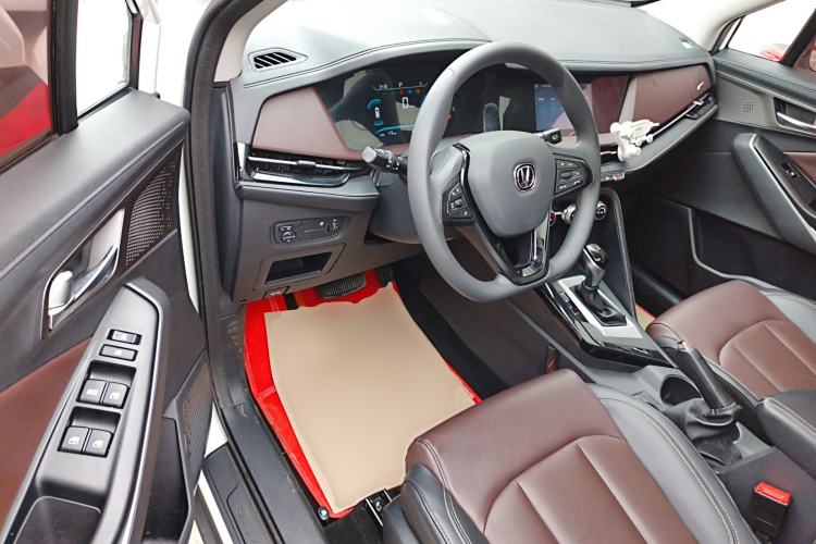 Used CHANGAN CS15 2019 1.5L Automatic Entry Model China VI Standard Interior 3