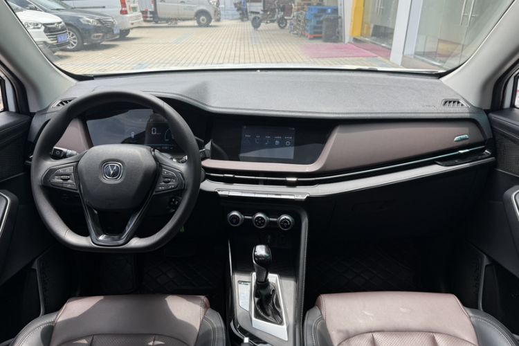Used CHANGAN CS15 2019 1.5L Automatic Entry Model China VI Standard Interior 3