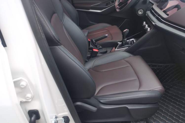 Used CHANGAN CS15 2019 1.5L Manual Entry-Level Version China V Standard Interior 3