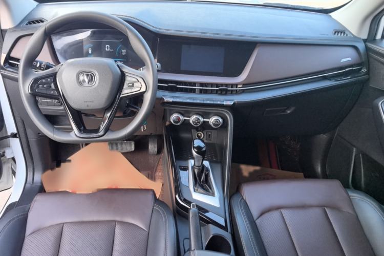 Used CHANGAN CS15 2019 1.5L Automatic Entry Model China VI Standard Interior 3