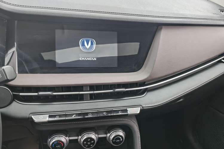 Used CHANGAN CS15 2019 1.5L Automatic Entry Model China VI Standard Interior 3