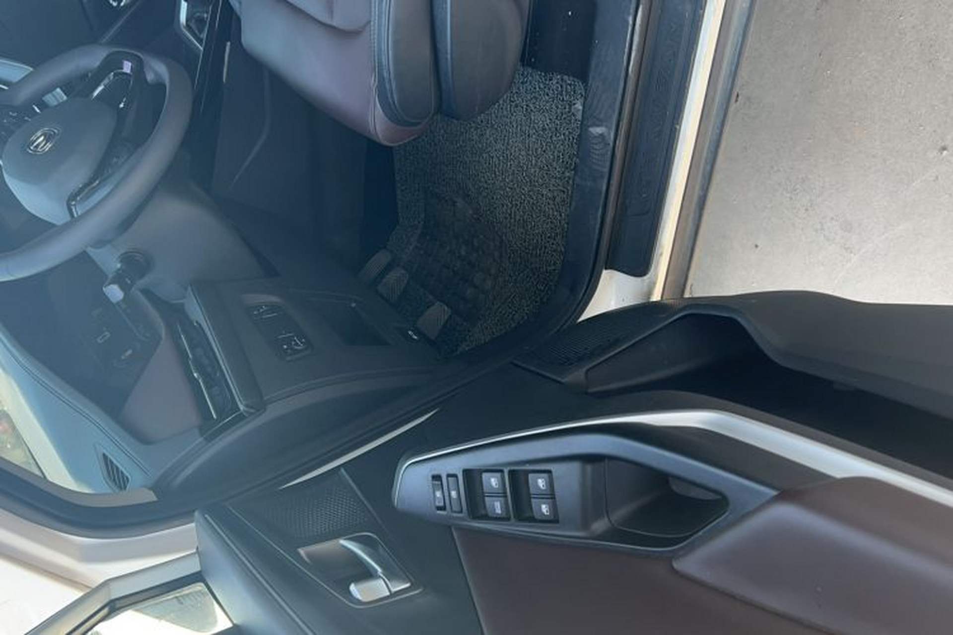 Used CHANGAN CS15 2019 1.5L Manual Entry-Level Version China VI Standard Interior 4
