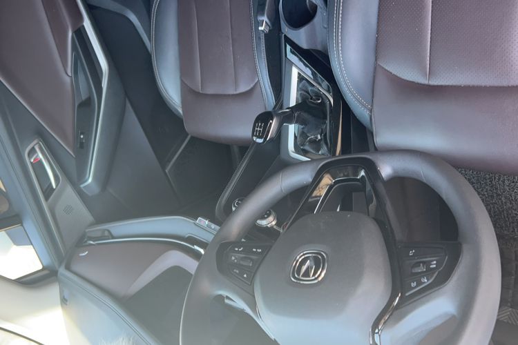 Used CHANGAN CS15 2019 1.5L Manual Entry-Level Version China VI Standard Interior 5