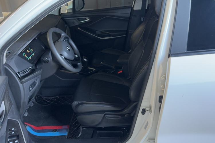 Used CHANGAN CS15 2019 1.5L Manual Comfort Model China VI Standard Interior 5