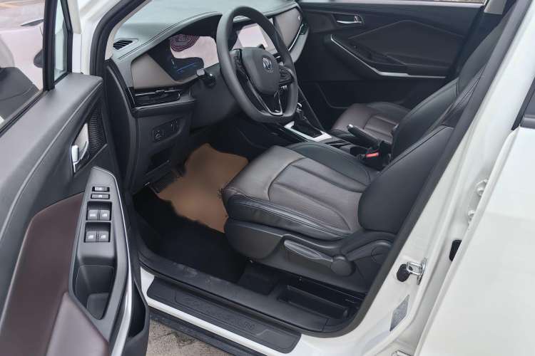 Used CHANGAN CS15 2019 1.5L Automatic Entry Model China VI Standard Interior 5