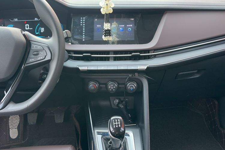 Used CHANGAN CS15 2019 1.5L Manual Entry-Level Version China VI Standard Interior 6