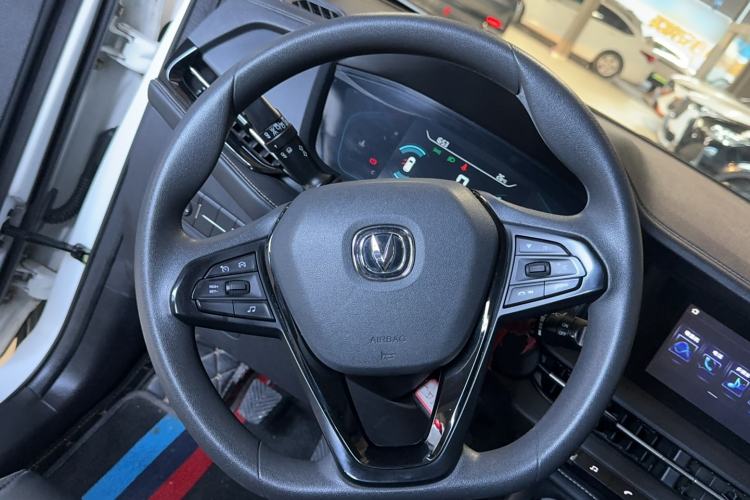 Used CHANGAN CS15 2019 1.5L Manual Comfort Model China VI Standard Interior 6