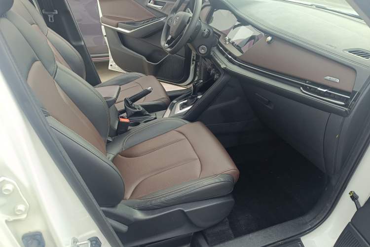 Used CHANGAN CS15 2019 1.5L Automatic Entry Model China V Standard Interior 7