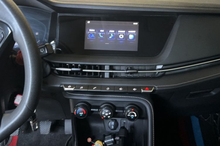 Used CHANGAN CS15 2019 1.5L Manual Comfort Model China VI Standard Interior 7
