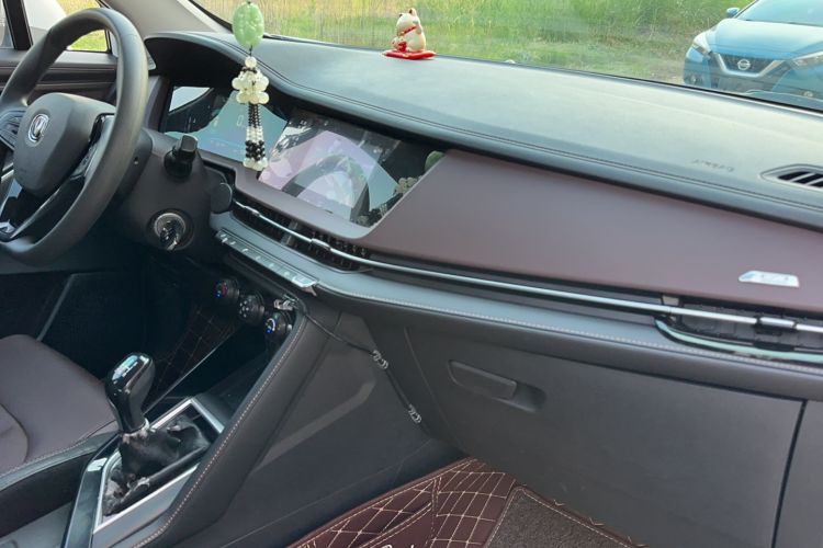 Used CHANGAN CS15 2019 1.5L Manual Entry-Level Version China VI Standard Interior 8
