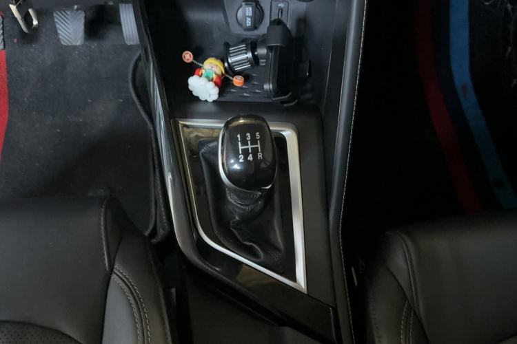 Used CHANGAN CS15 2019 1.5L Manual Comfort Model China VI Standard Interior 8