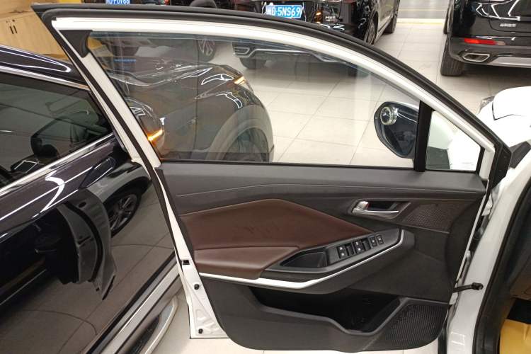 Used CHANGAN CS15 2019 1.5L Automatic Entry Model China VI Standard Left Front Door Interior