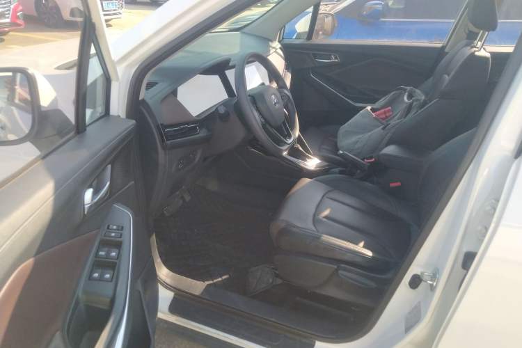 Used CHANGAN CS15 2019 1.5L Automatic Entry Model China VI Standard Left Front Seat