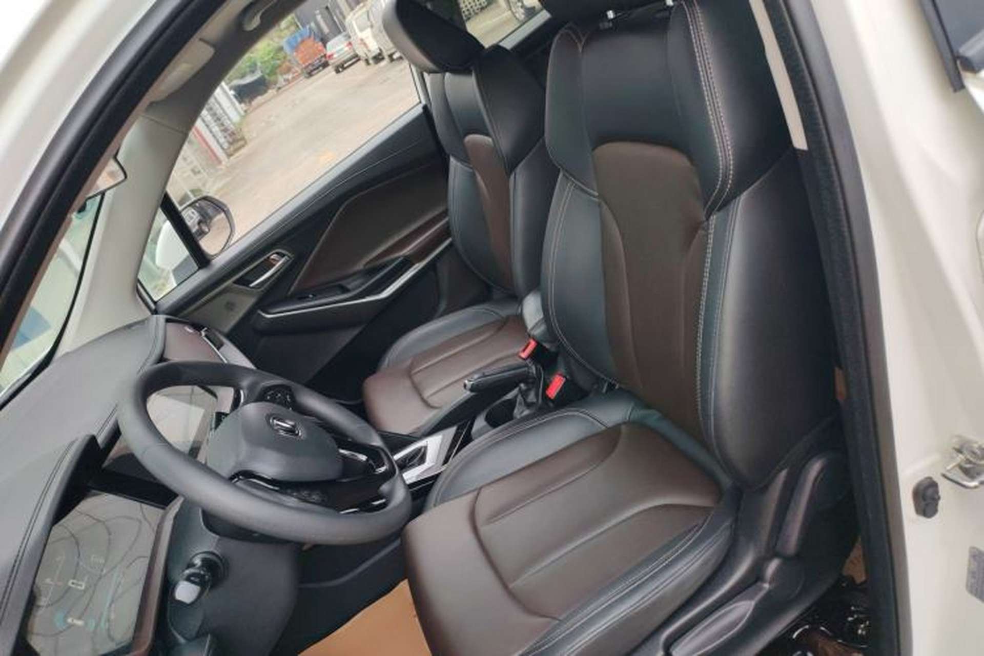 Used CHANGAN CS15 2019 1.5L Automatic Entry Model China VI Standard Left Front Seat
