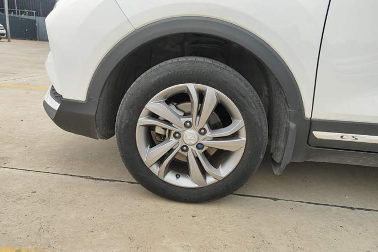 Used CHANGAN CS15 2019 1.5L Automatic Entry Model China VI Standard Left Front Wheel Hub