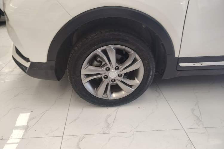 Used CHANGAN CS15 2019 1.5L Manual Entry-Level Version China VI Standard Left Front Wheel Hub