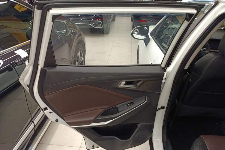 Used CHANGAN CS15 2019 1.5L Automatic Entry Model China VI Standard Left Rear Door Interior