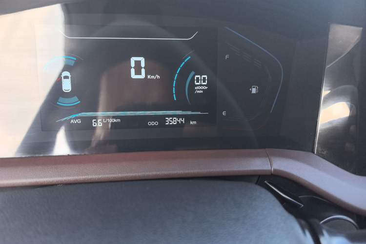 Used CHANGAN CS15 2019 1.5L Automatic Entry Model China VI Standard Odometer Close Up