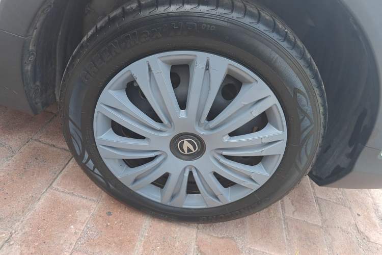 Used CHANGAN CS15 2019 1.5L Manual Comfort Model China VI Standard Right Front Wheel Hub