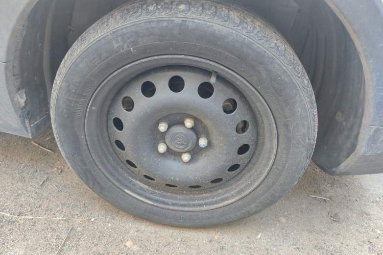Used CHANGAN CS15 2019 1.5L Automatic Comfort Edition China VI Standard Right Front Wheel Hub