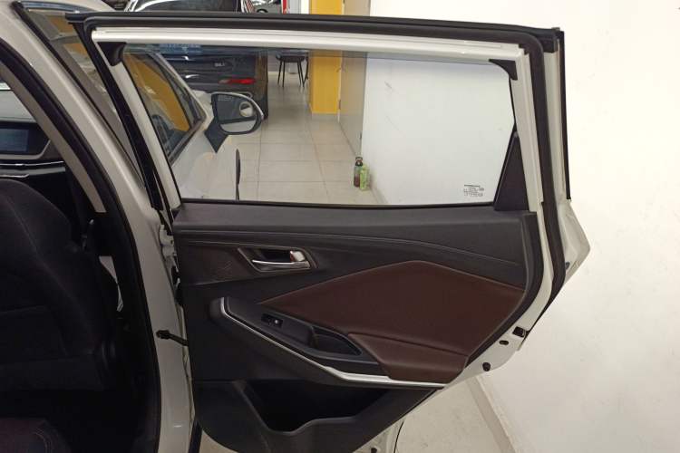Used CHANGAN CS15 2019 1.5L Automatic Entry Model China VI Standard Right Rear Door Interior