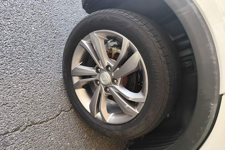 Used CHANGAN CS15 2019 1.5L Manual Entry-Level Version China VI Standard Right Rear Wheel Hub