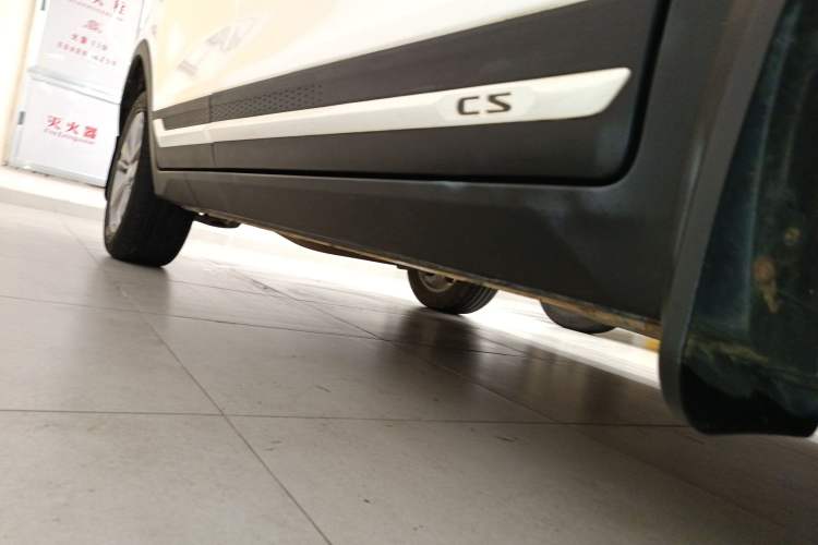 Used CHANGAN CS15 2019 1.5L Automatic Entry Model China VI Standard Right Side Sill