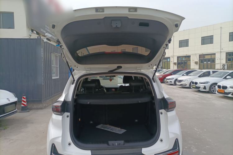 Used CHANGAN CS15 2019 1.5L Automatic Entry Model China VI Standard Trunk