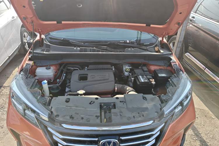 Used CHANGAN CS15 2019 1.5L Manual Entry-Level Version China VI Standard Engine Bay