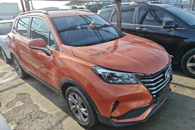 Used CHANGAN CS15 2019 1.5L Manual Entry-Level Version China VI Standard Exterior 2