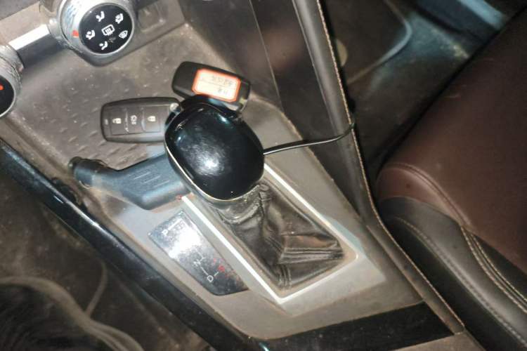 Used CHANGAN CS15 2019 1.5L Automatic Flagship Version China VI Standard Gear Lever