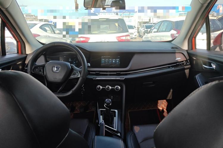 Used CHANGAN CS15 2019 1.5L Manual Entry-Level Version China VI Standard Interior 2