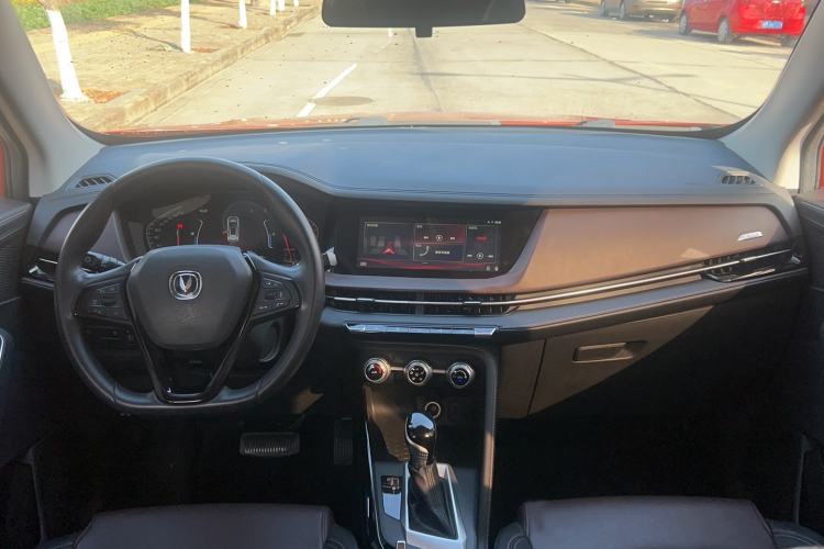 Used CHANGAN CS15 2019 1.5L Automatic Flagship Version China VI Standard Interior 3