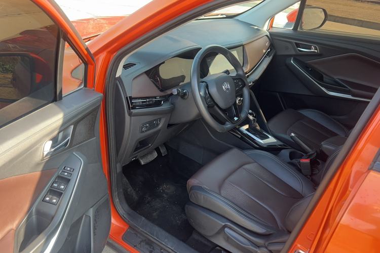 Used CHANGAN CS15 2019 1.5L Automatic Flagship Version China VI Standard Interior 4