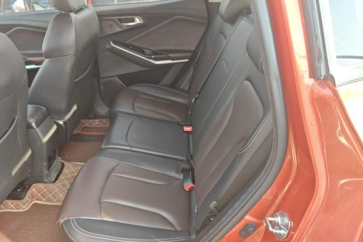 Used CHANGAN CS15 2019 1.5L Manual Entry-Level Version China VI Standard Interior 4