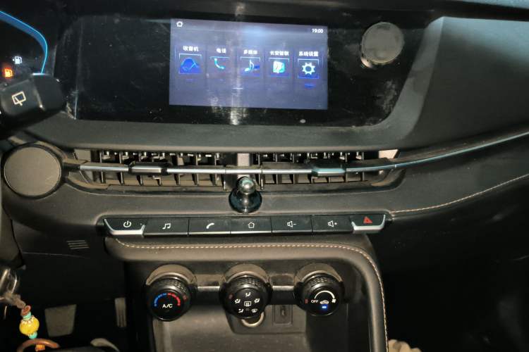 Used CHANGAN CS15 2021 1.5L Manual Entry-Level Trim Audio And AC Panel