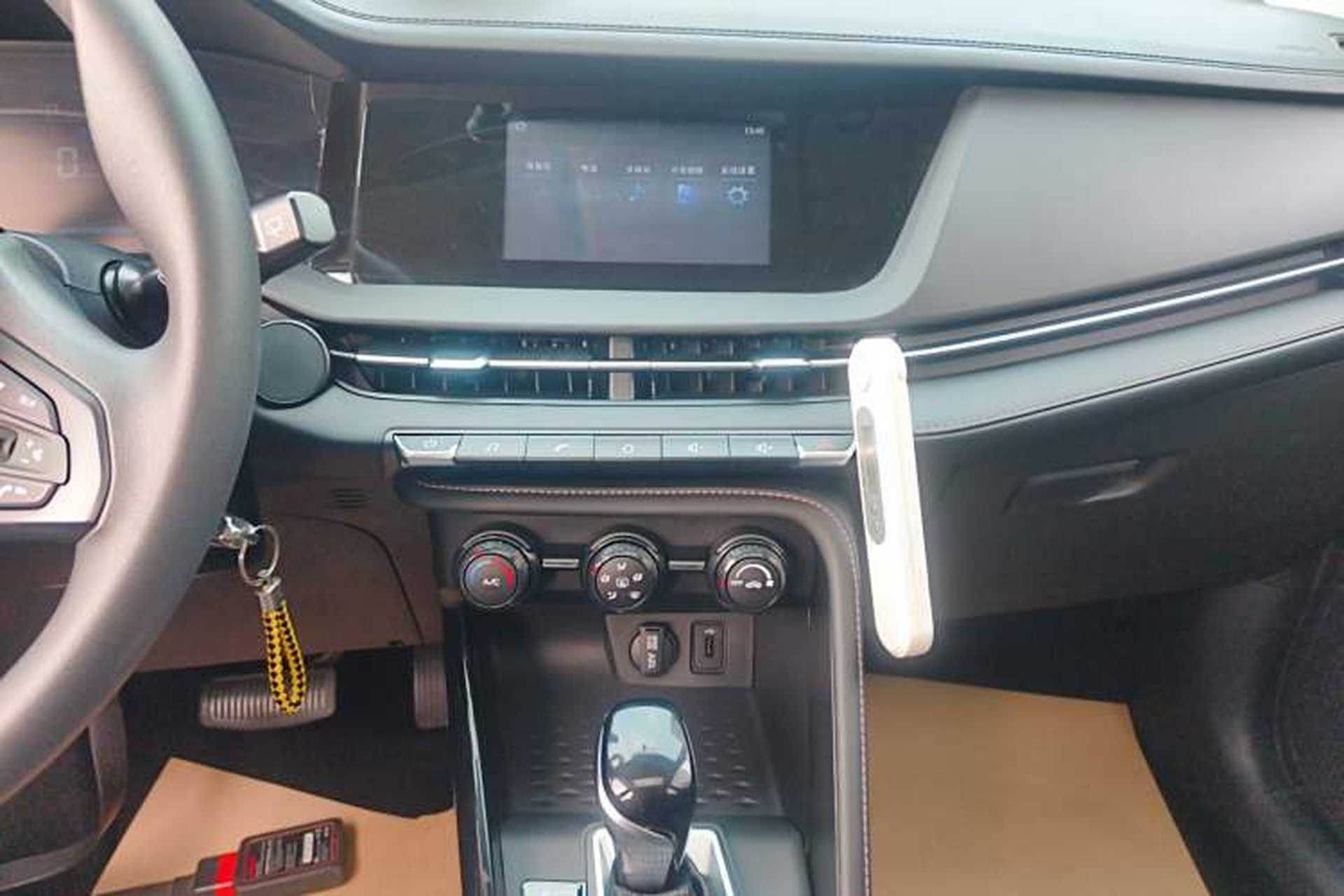 Used CHANGAN CS15 2021 1.5L Automatic Entry-Level Trim Audio And AC Panel