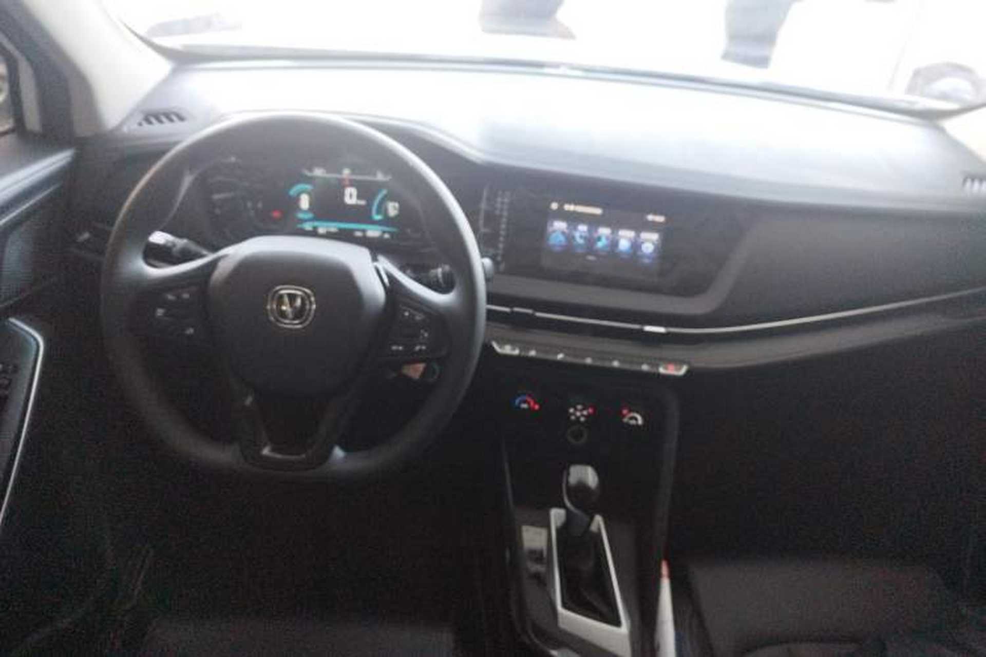 Used CHANGAN CS15 2021 1.5L Automatic Entry-Level Trim Center Console