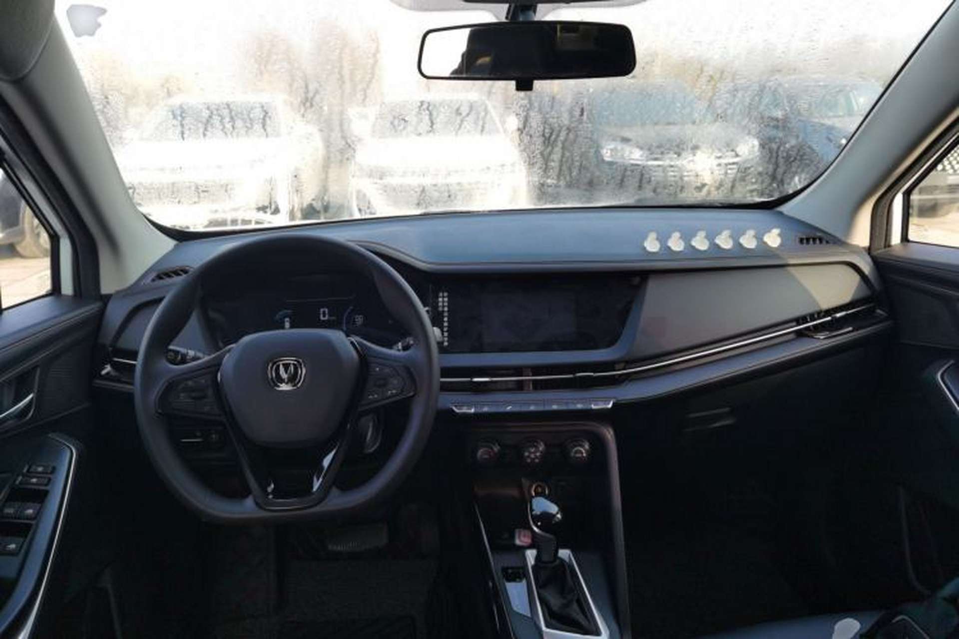 Used CHANGAN CS15 2021 1.5L Automatic Entry-Level Trim Center Console