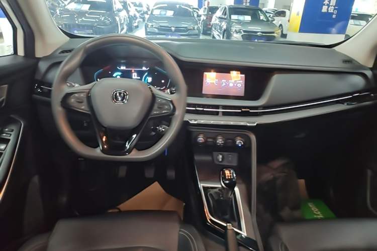 Used CHANGAN CS15 2021 1.5L Manual Entry-Level Trim Center Console