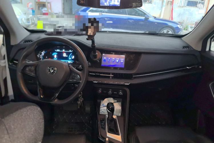 Used CHANGAN CS15 2021 1.5L Automatic Entry-Level Trim Center Console
