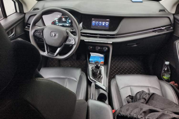 Used CHANGAN CS15 2021 1.5L Manual Entry-Level Trim Center Console