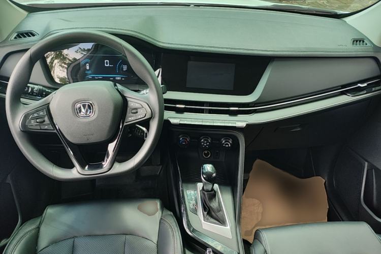 Used CHANGAN CS15 2021 1.5L Automatic Entry-Level Trim Center Console