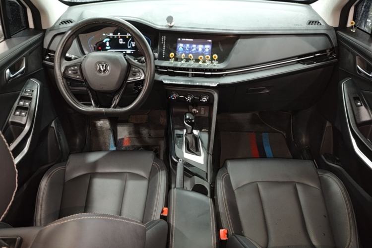Used CHANGAN CS15 2021 1.5L Automatic Entry-Level Trim Center Console