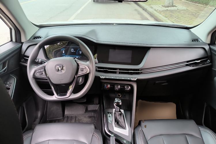 Used CHANGAN CS15 2021 1.5L Automatic Entry-Level Trim Center Console