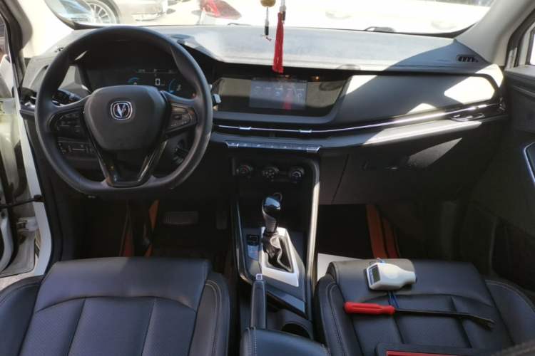 Used CHANGAN CS15 2021 1.5L Automatic Entry-Level Trim Center Console