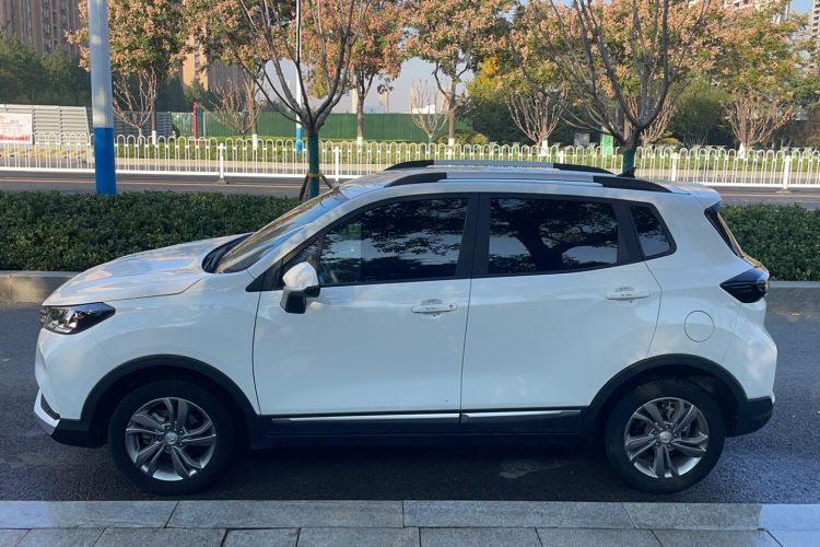 Used CHANGAN CS15 2021 1.5L Manual Entry-Level Trim Exterior 2