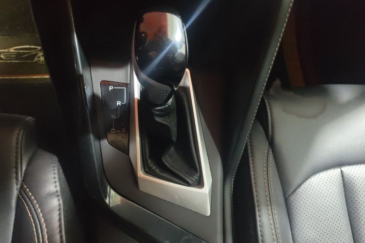 Used CHANGAN CS15 2021 1.5L Automatic Entry-Level Trim Gear Lever